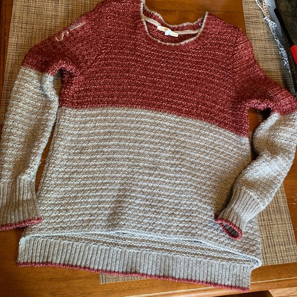 Oversized Victoria Secret sweater. Size S/Maroon and Gray. - Picture 2 of 5